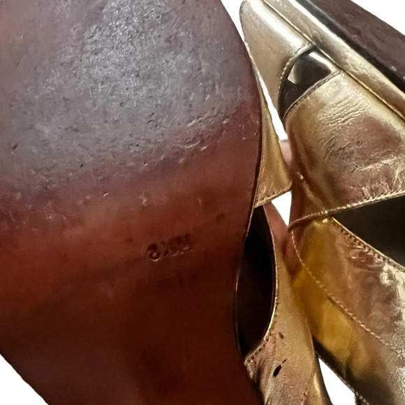 Gold Metallic heel sandals sz 8.5 a few scuffs on heel overall great condition - Picture 6 of 8